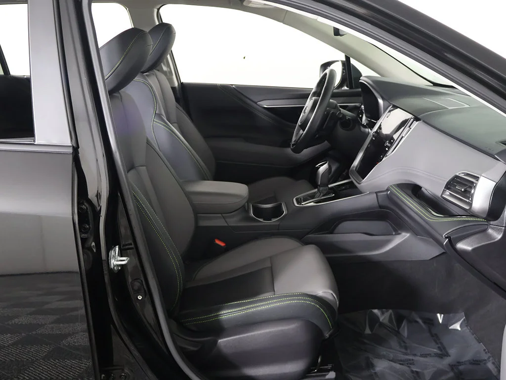 Used 2025 Black Subaru Onyx Edition image 28