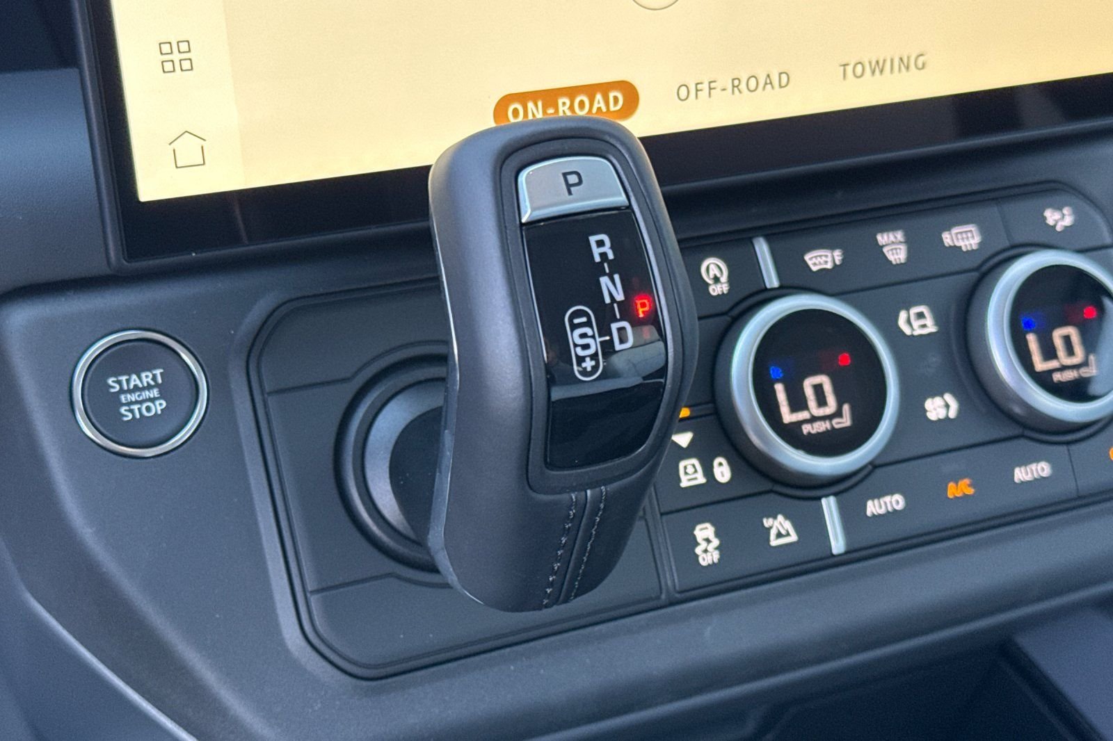 New 2026 Fuji White Land Rover X-Dynamic SE image 25