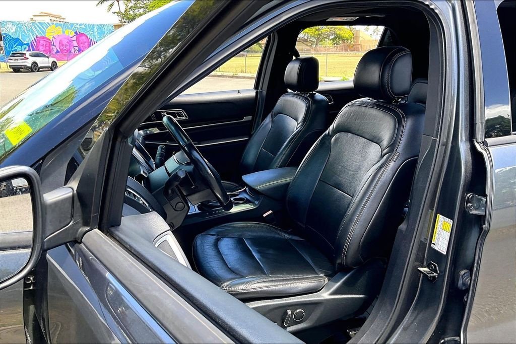 Used 2017 Gray Ford Limited image 27