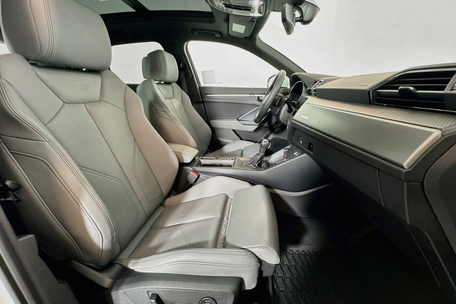 Used 2025  Audi S line Premium image 27