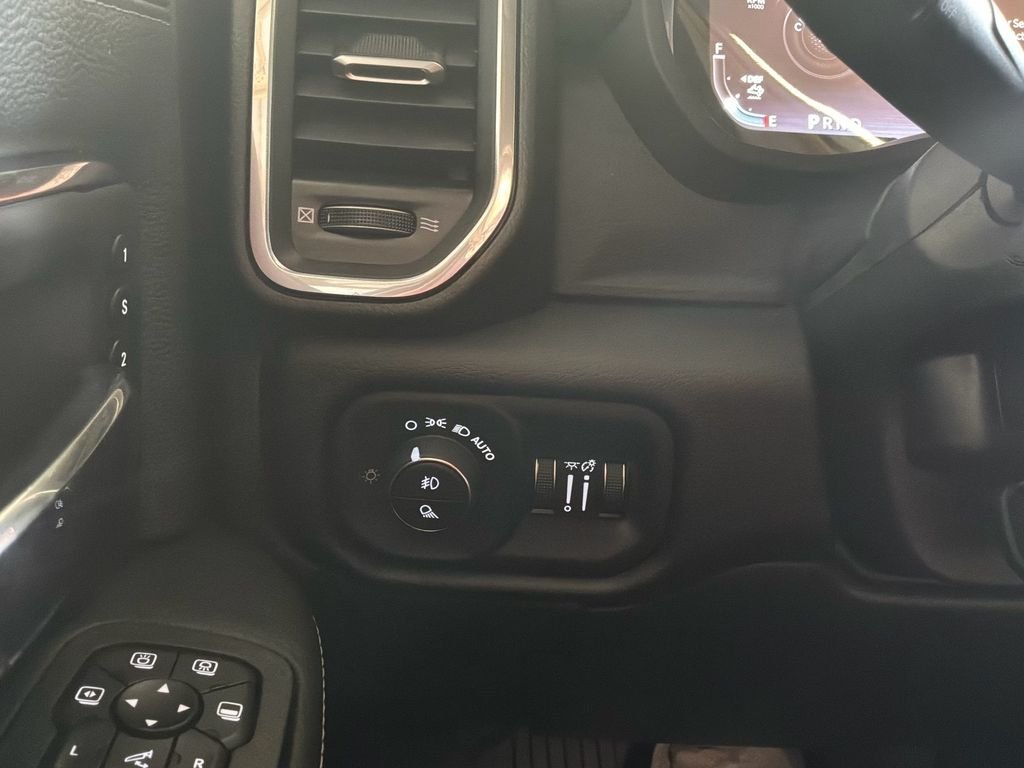 New 2026 Granite Crystal Metallic Clear-Coat Exterior Paint RAM Laramie image 26