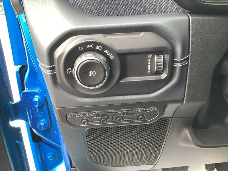 New 2026 Hydro Blue Pearl-Coat Exterior Paint Jeep Sahara image 28
