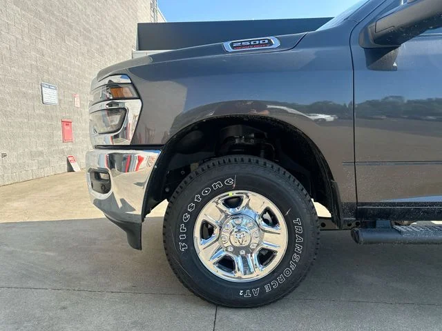New 2026 Granite Crystal Metallic Clear-Coat Exterior Paint RAM Tradesman image 19