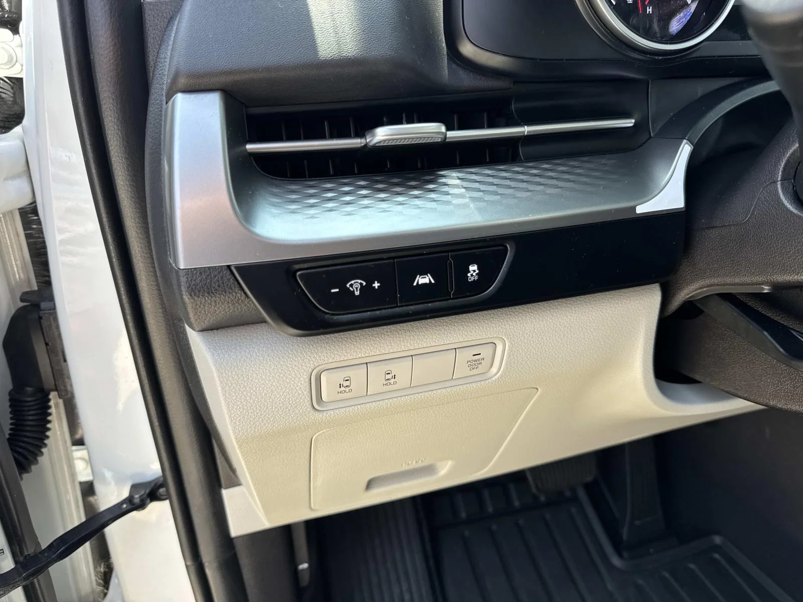 Used 2024 White Kia LX image 20
