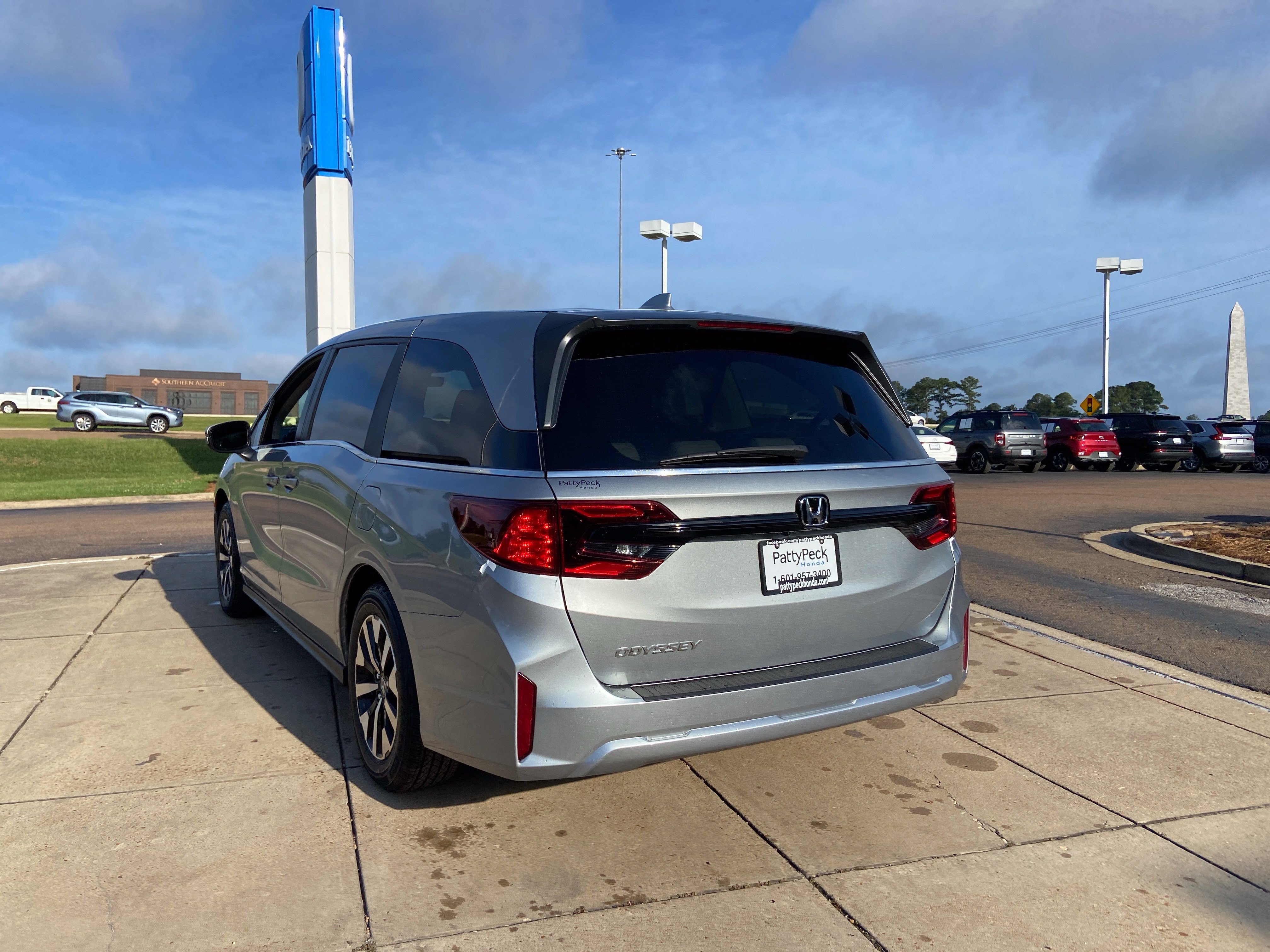 New 2026 Solar Silver Metallic Honda EX-L image 7