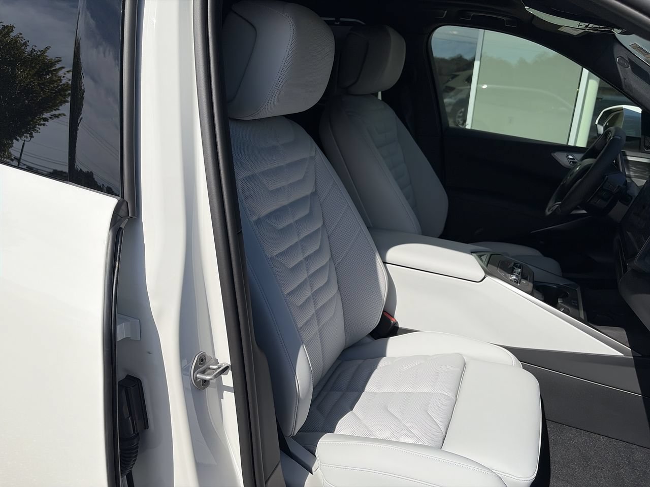 New 2027 Alpine White BMW 40 xDrive image 37