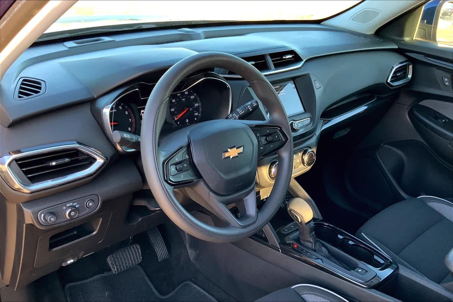 Used 2022 Blue Glow Metallic Chevrolet LT image 17