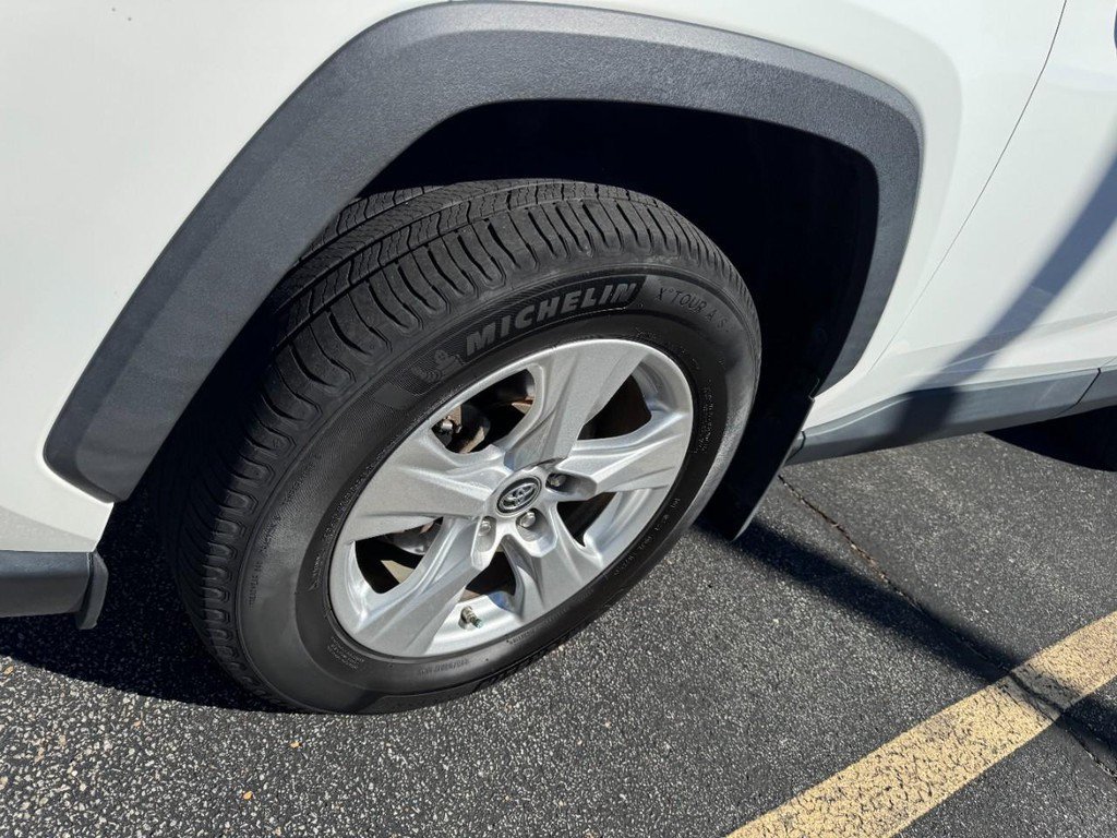 Used 2019 White Toyota XLE image 4
