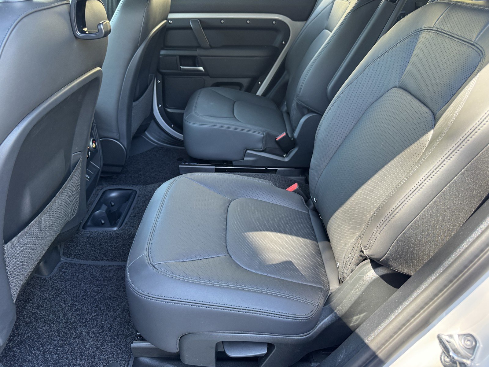 New 2026 Borasco Grey Land Rover X-Dynamic SE image 13