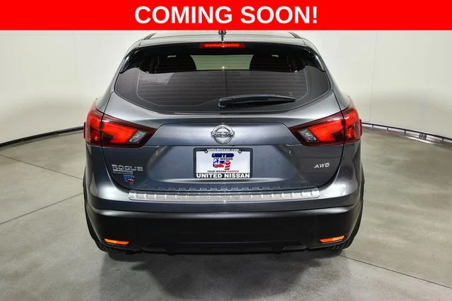 Used 2019 Gray Nissan S image 4
