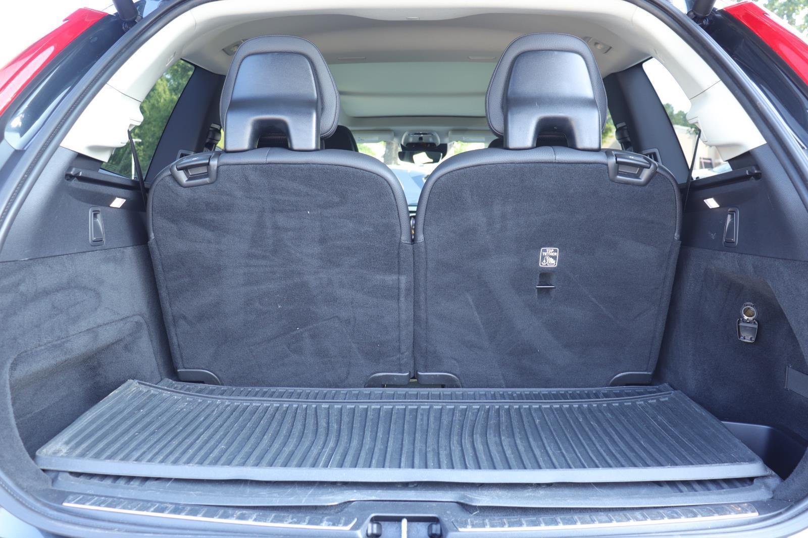 Used 2022 Savile Grey Metallic Volvo Momentum image 15