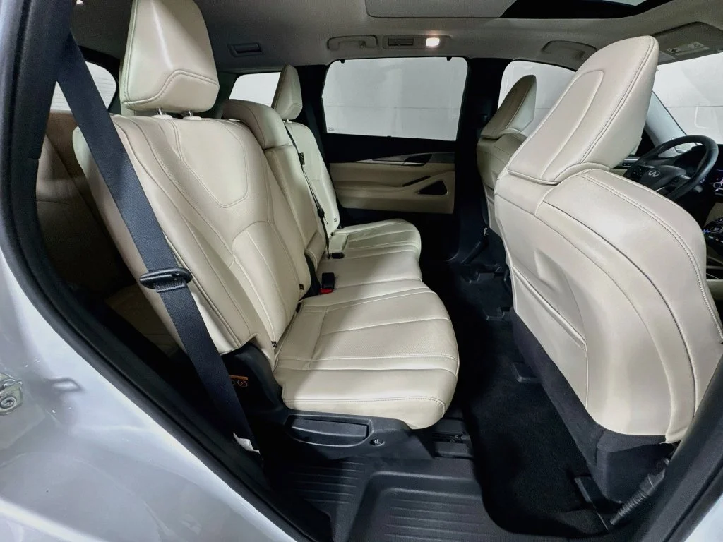 Certified Used 2024 White INFINITI LUXE image 39
