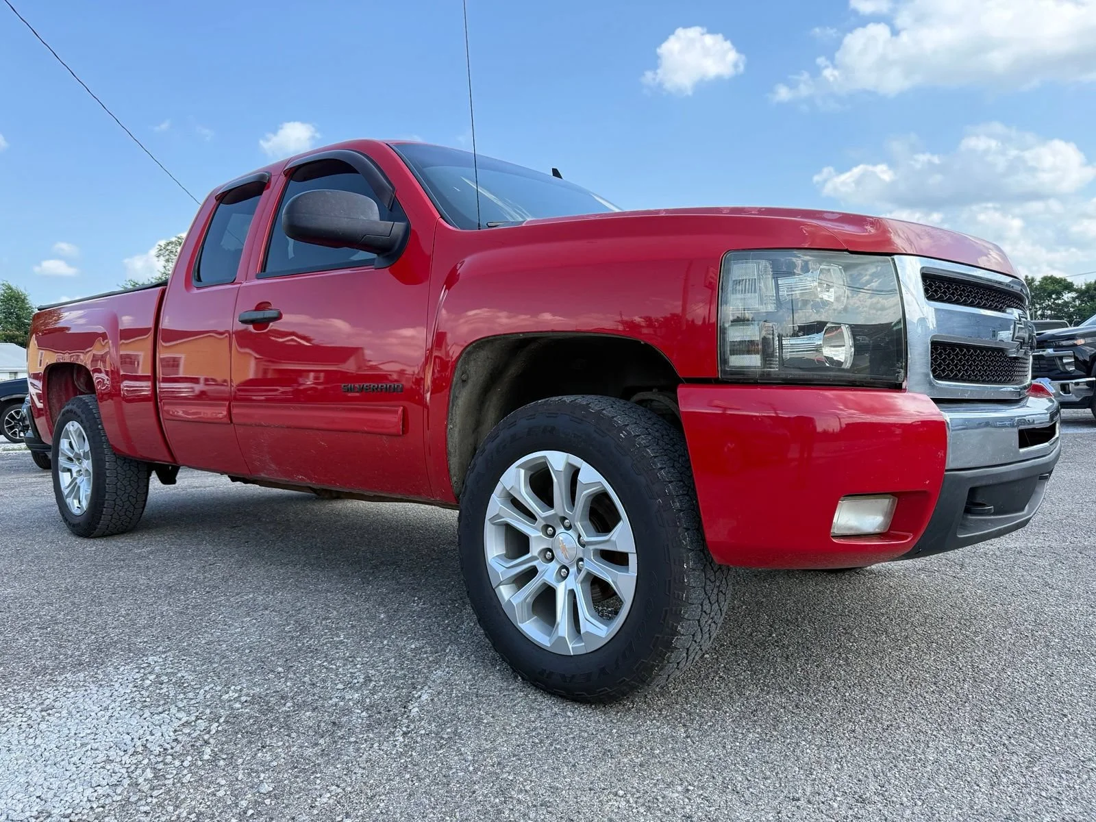 Used 2011 VICTORY RED Chevrolet LT image 9