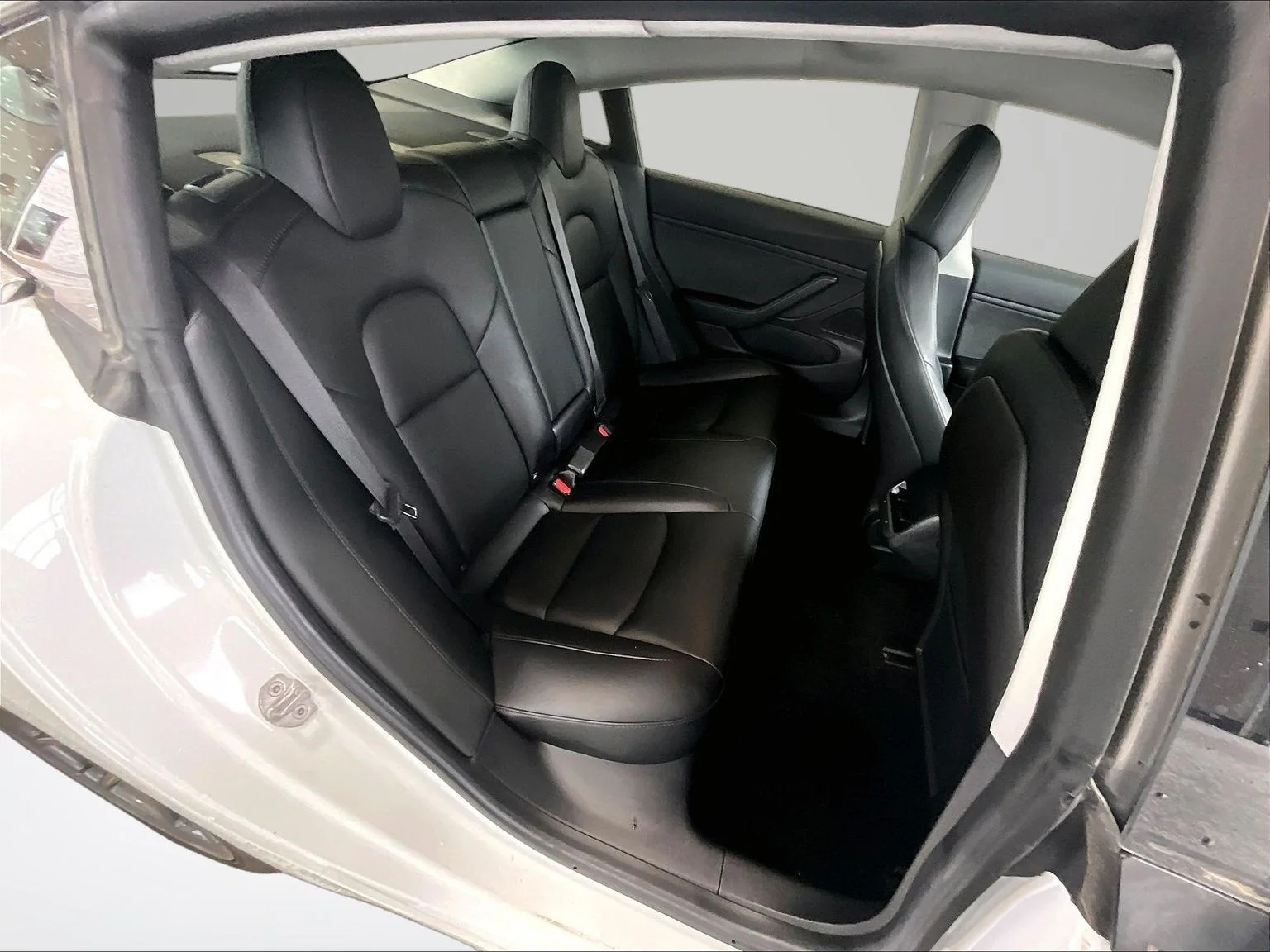 Used 2019 White Tesla Standard Range Plus image 27