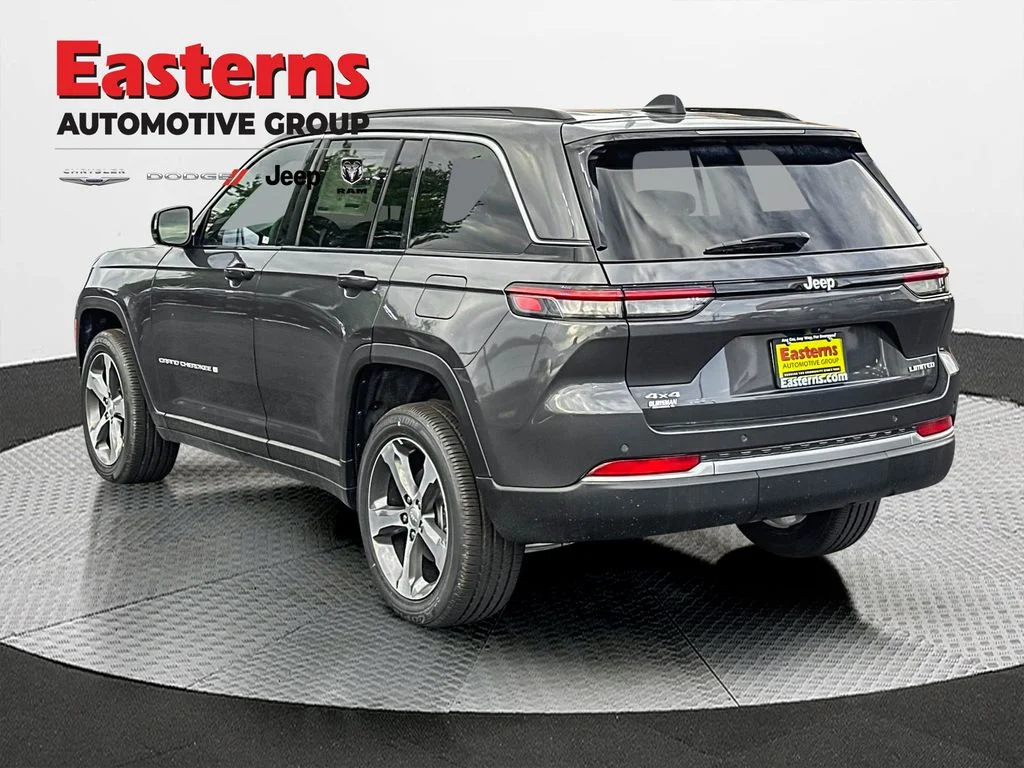New 2026 Baltic Gray Metallic Clear-Coat Exterior Paint Jeep Limited image 9