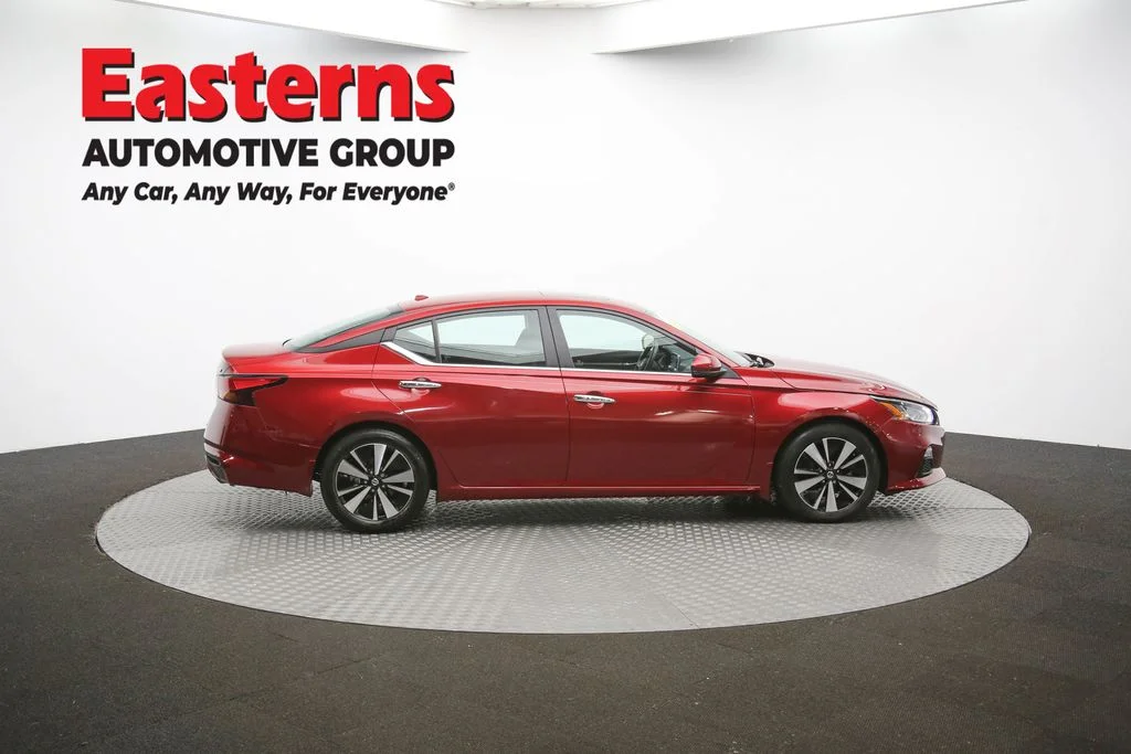 Used 2021 Red Nissan 2.5 SV image 44