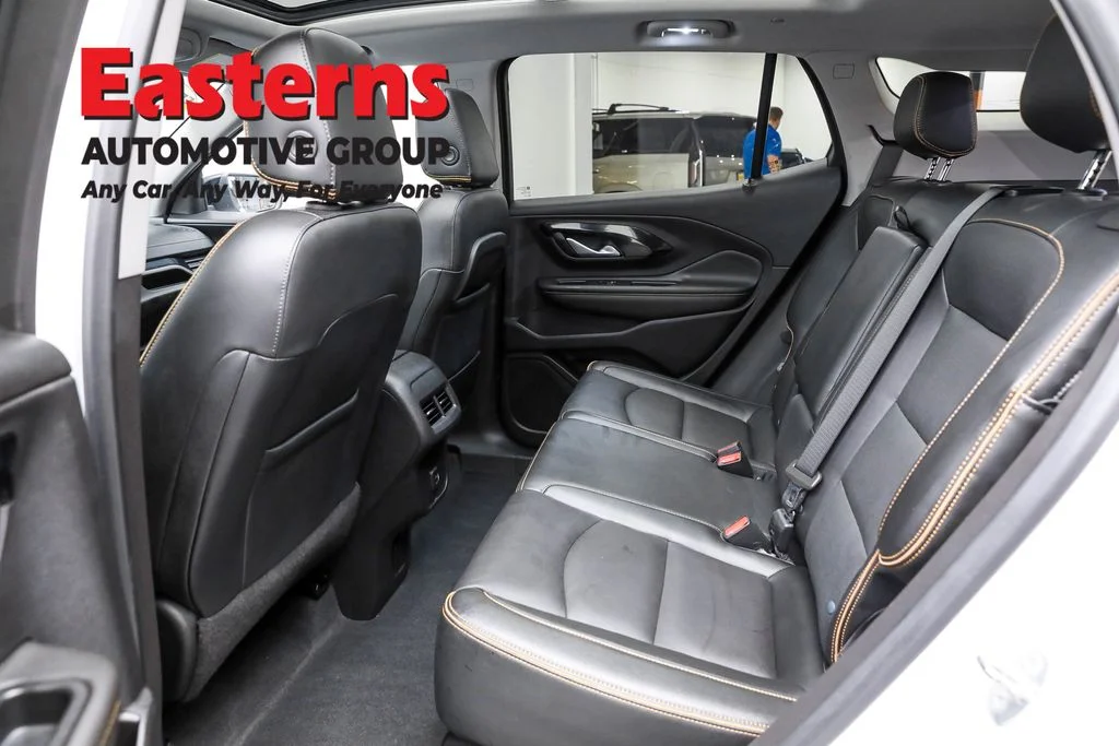 Used 2022 White GMC AT4 image 24