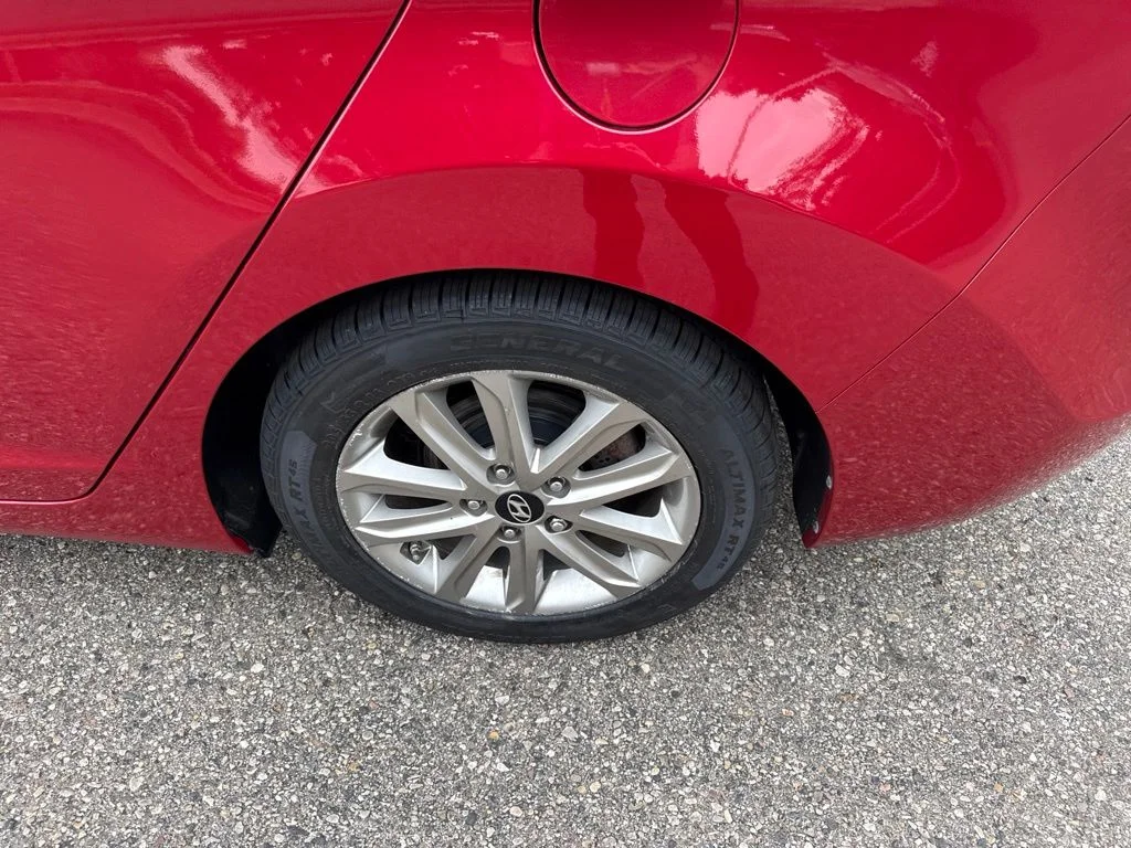 Used 2014 Red Hyundai SE image 12