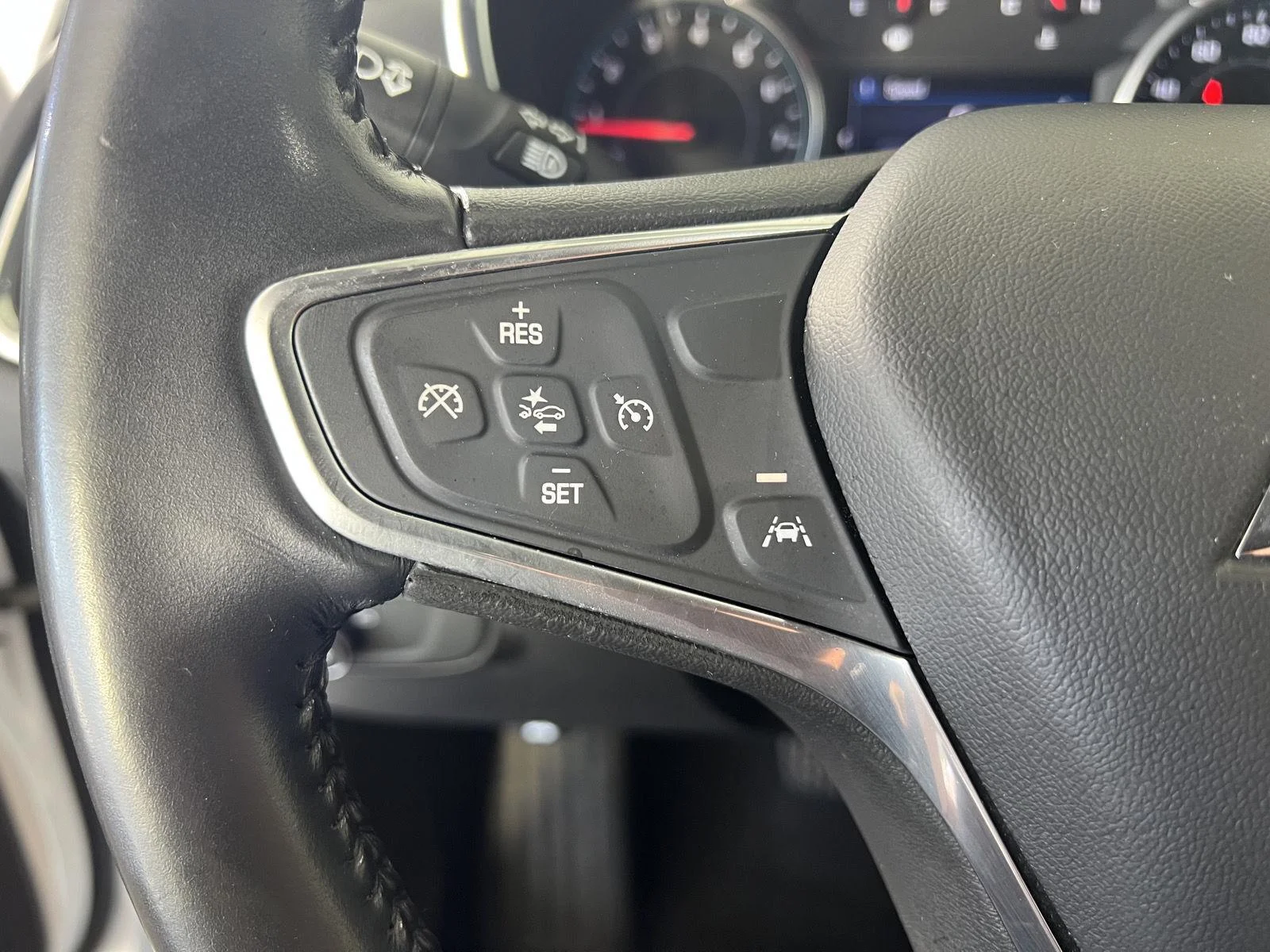 Used 2022 Summit White Chevrolet LT image 9