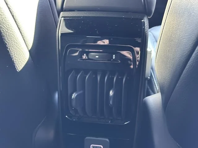 New 2026 White/off-white Jeep Latitude image 44