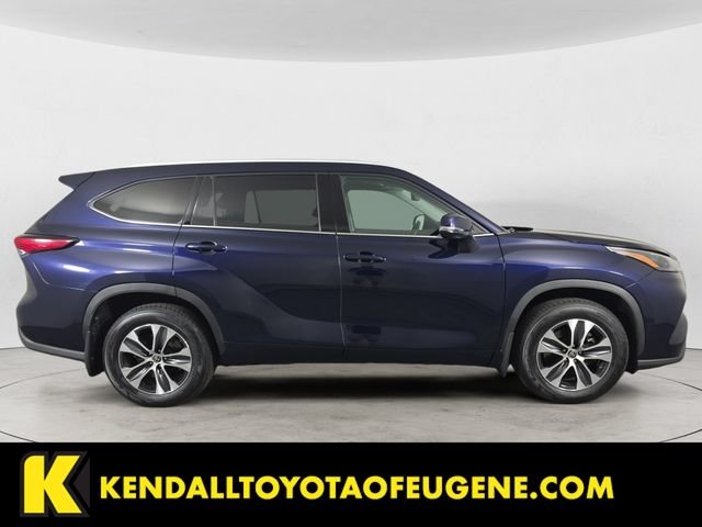 Used 2022  Toyota XLE image 4