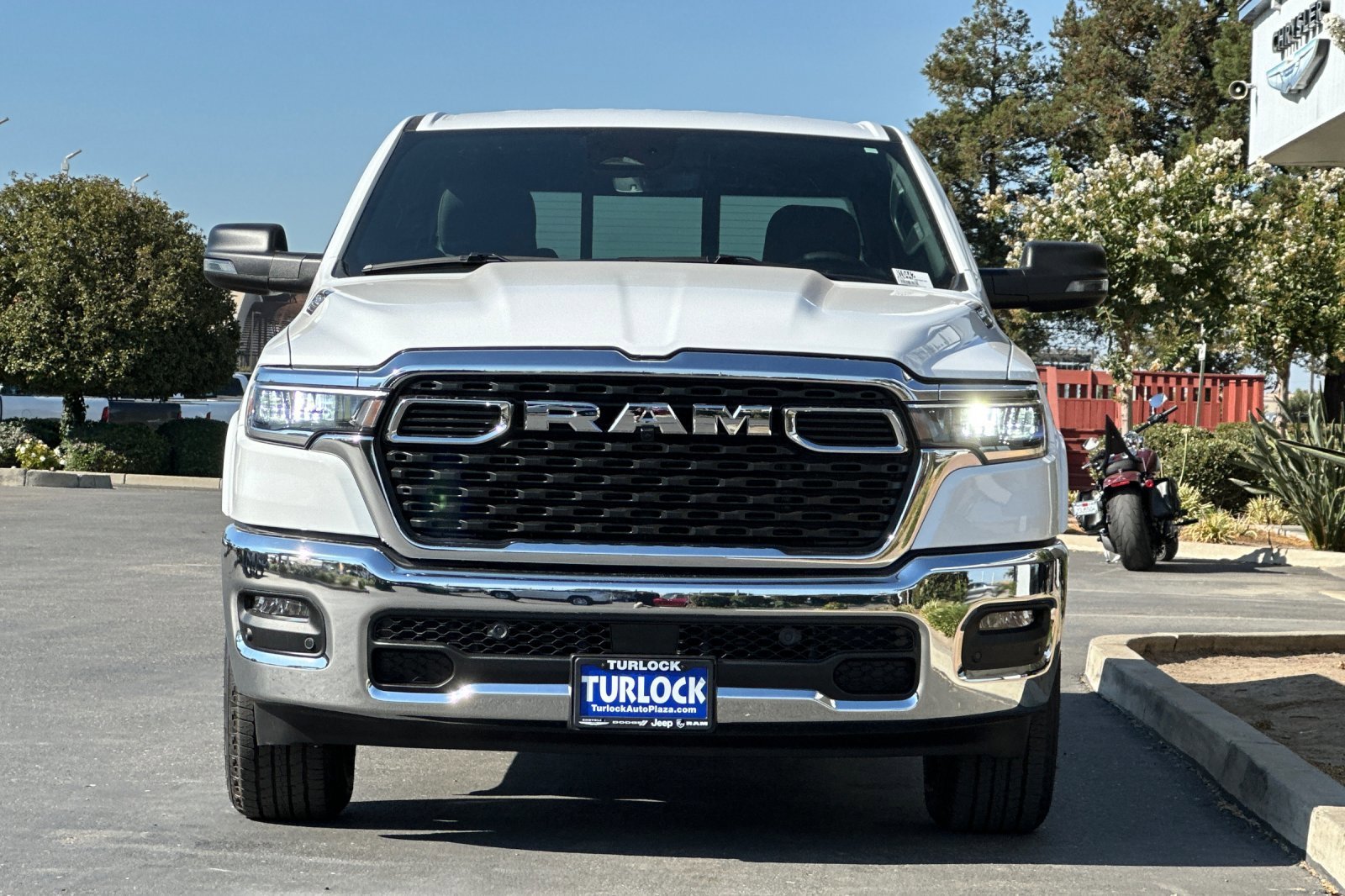 New 2026 Bright White Clear-Coat Exterior Paint RAM Big Horn/Lone Star image 9