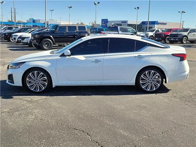 Used 2024 Pearl White Tricoat Nissan 2.5 SL image 2