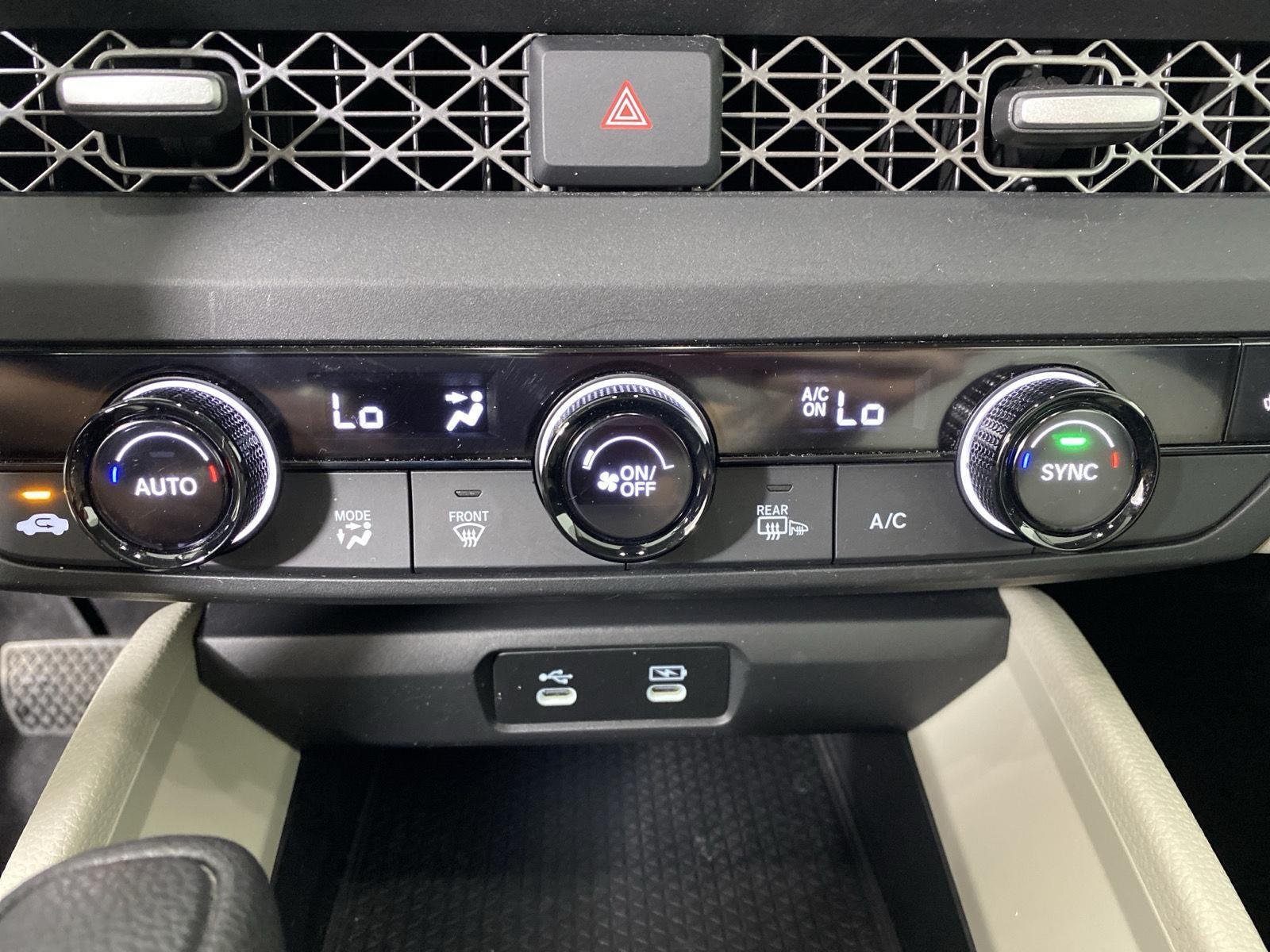 Used 2024 Platinum White Pearl Honda EX image 21