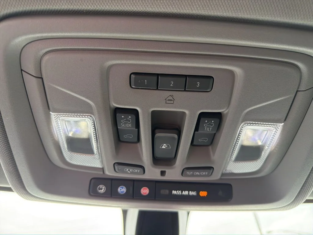 Used 2019 White GMC SLT image 44