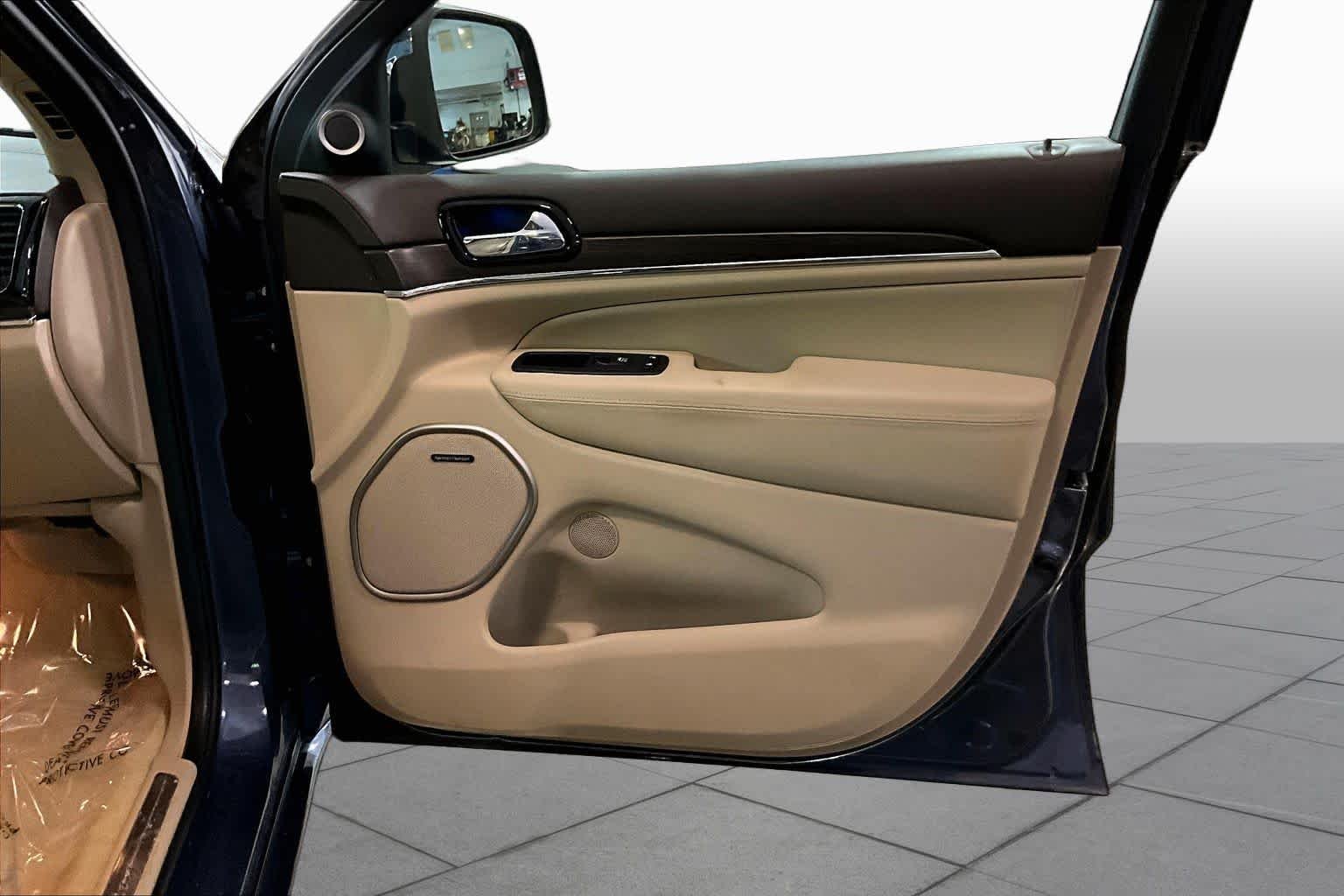 Used 2021 Slate Blue Pearlcoat Jeep Overland image 23