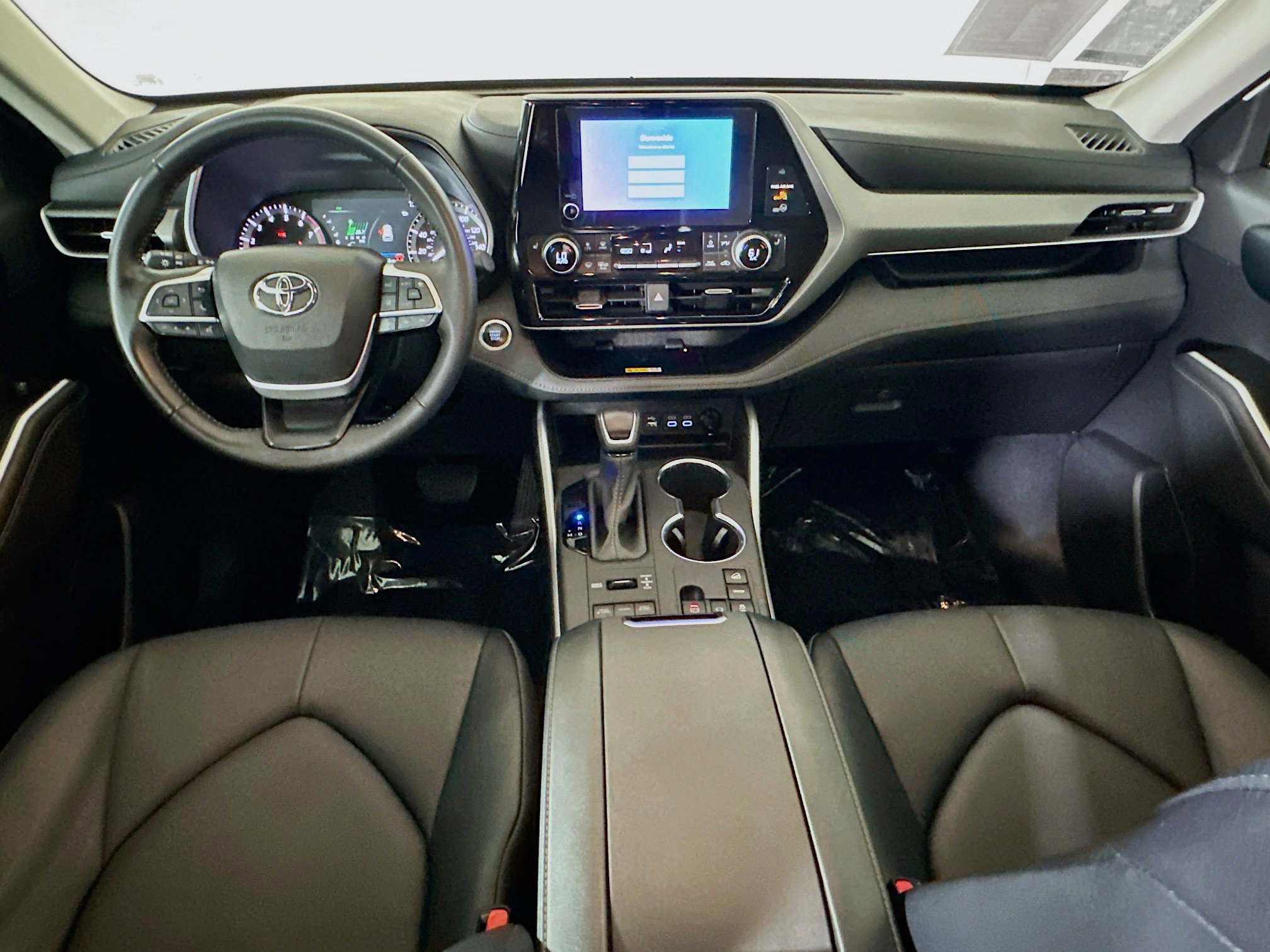 Certified Used 2025 Pearl Toyota XLE image 27