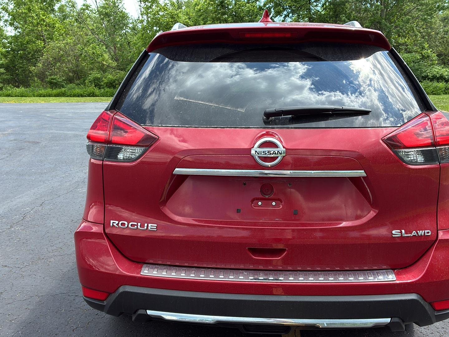 Used 2017 Palatial Ruby Nissan SL image 19