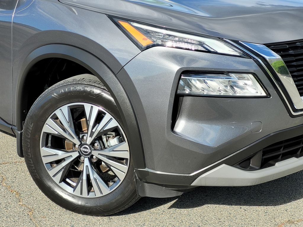 Used 2023 Gray Nissan SV image 9