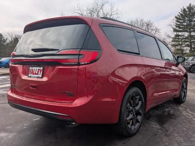 New 2026 Red Hot Pearl-Coat Exterior Paint Chrysler Limited image 3