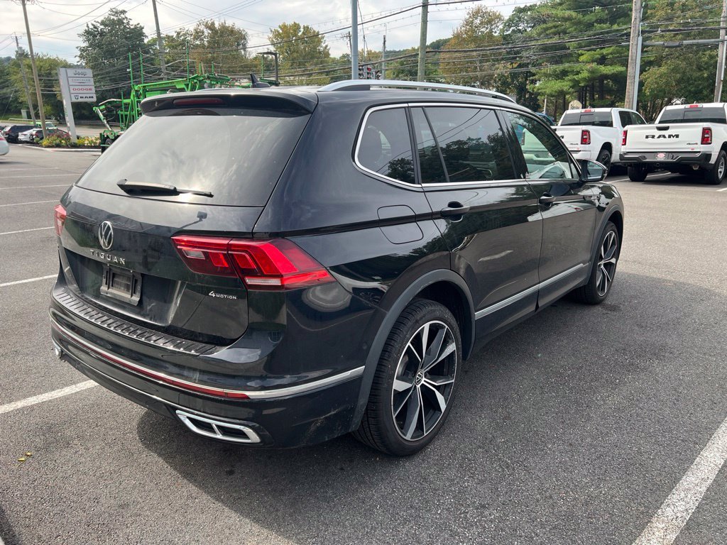 Used 2024 Black Volkswagen 2.0T SEL R-Line image 4