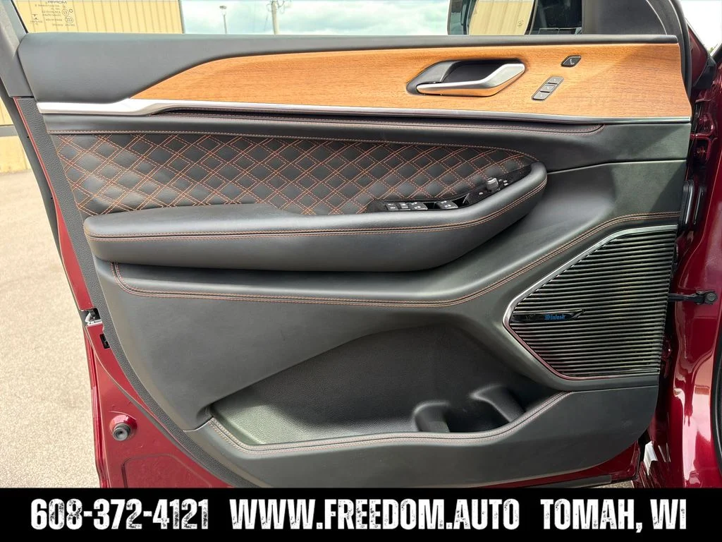 Used 2023 Velvet Red Pearlcoat Jeep Summit image 10