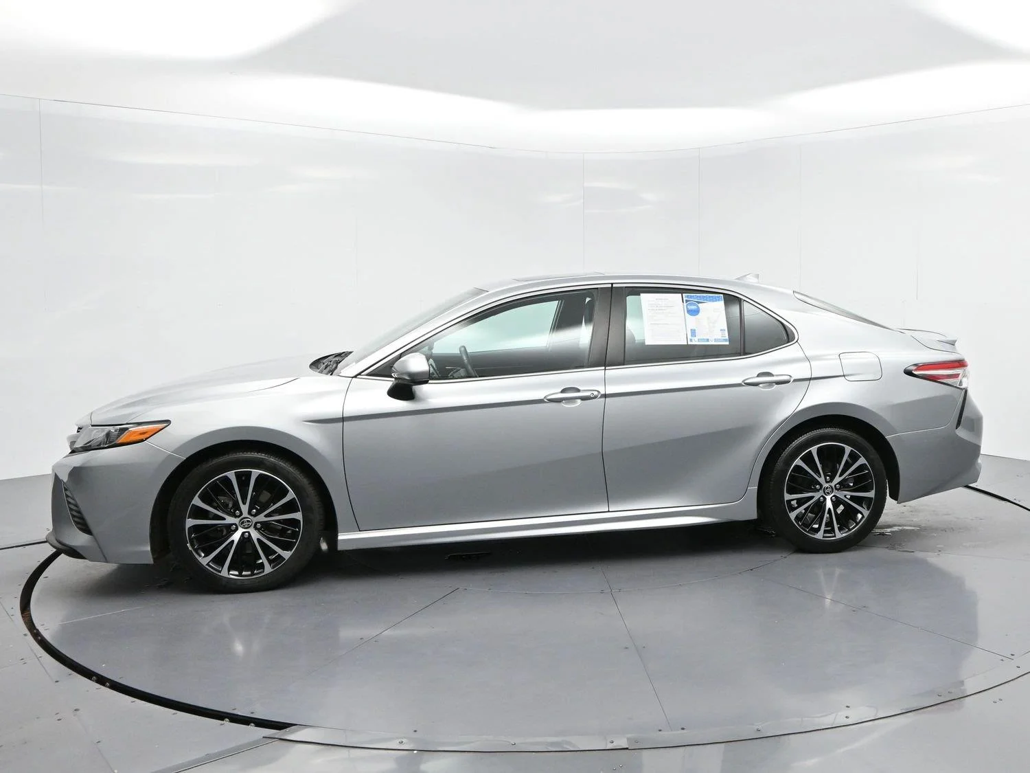 Used 2020 Celestial Silver Metallic Toyota SE image 4