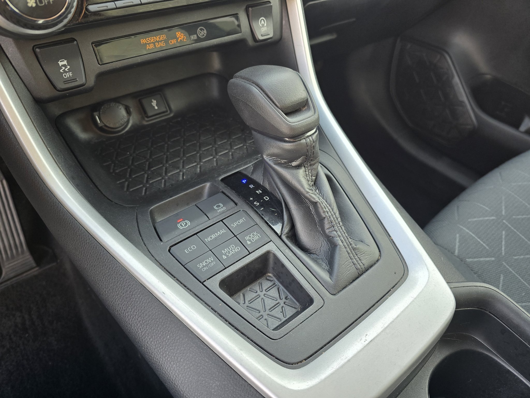 Used 2021 Magnetic Gray Metallic Toyota XLE image 19