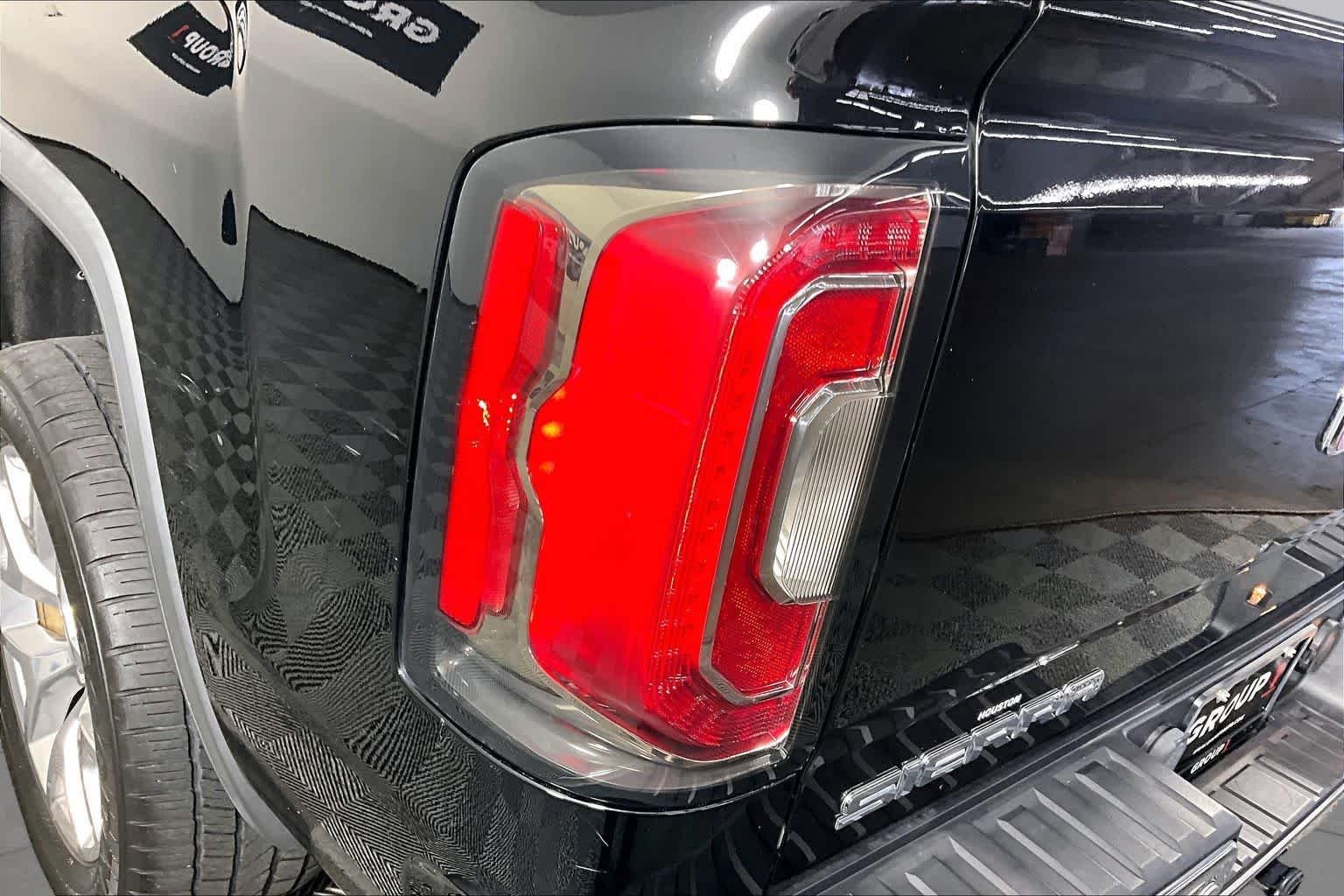 Used 2018 Onyx Black GMC SLT image 25