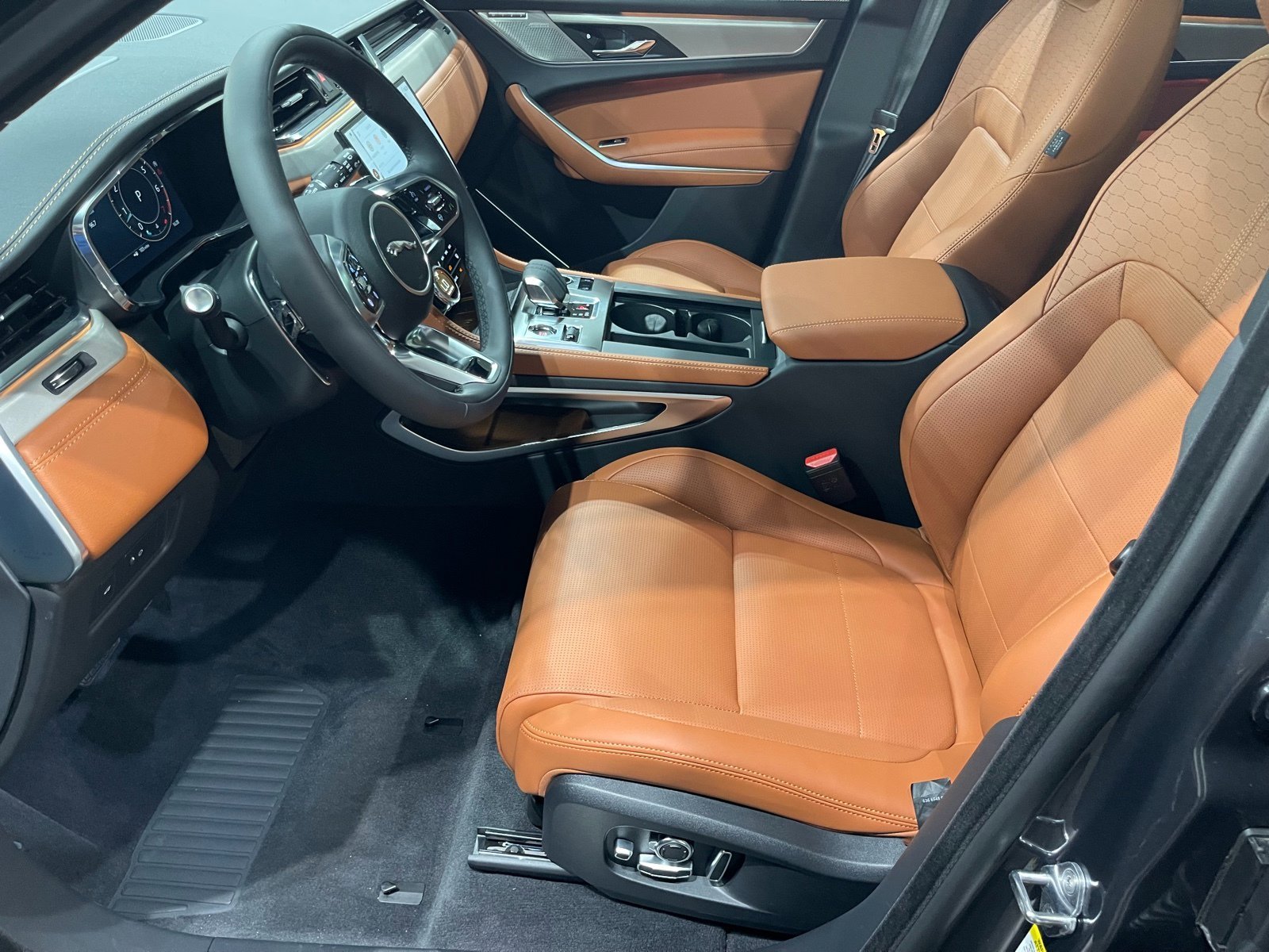 2026 Jaguar F-Pace R-Dynamic S - Photo 6