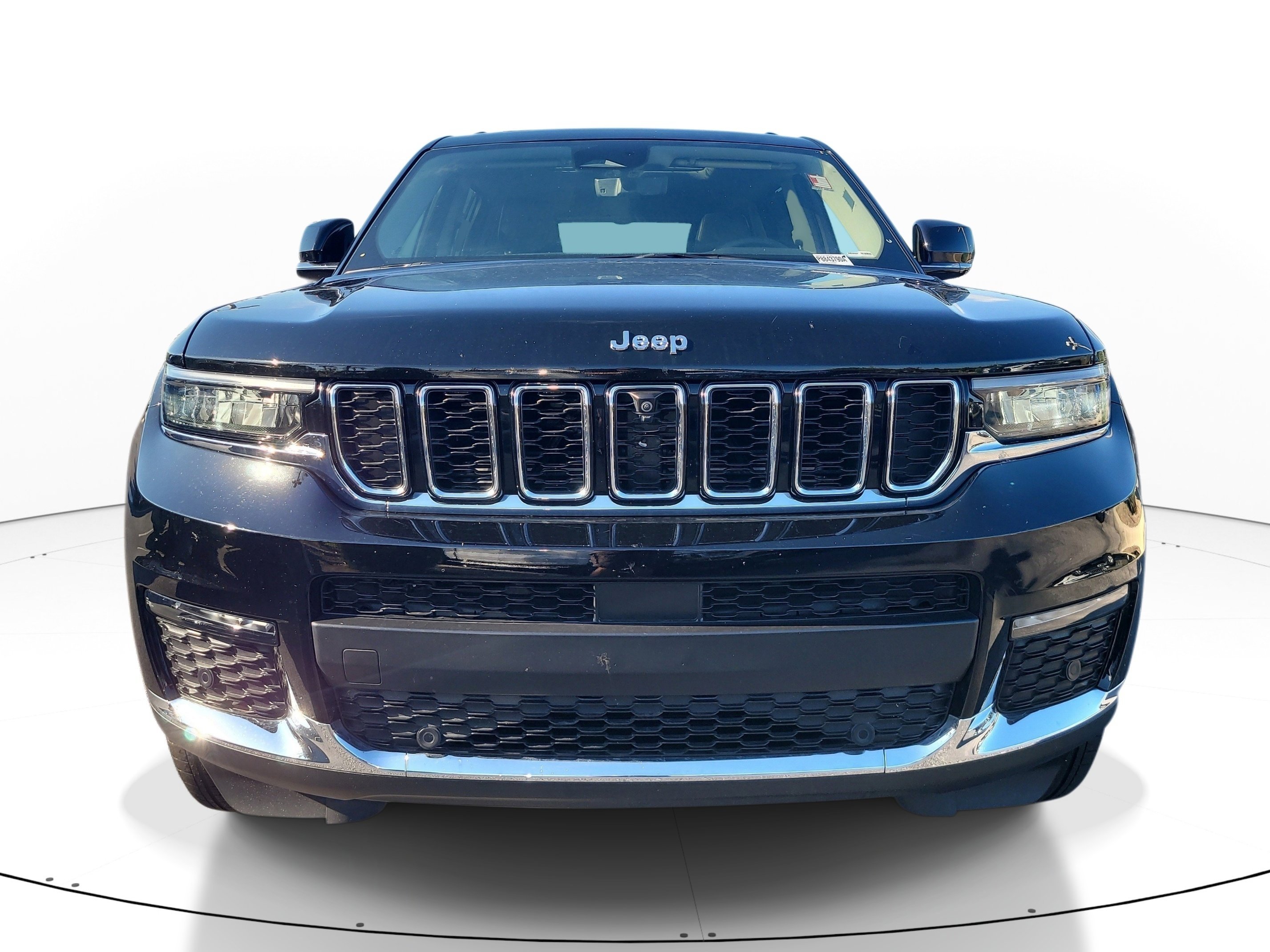 Used 2023 Diamond Black Crystal Pearlcoat Jeep Limited image 2