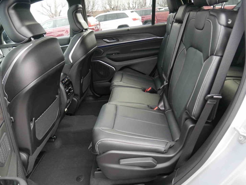 2025 Jeep Grand Cherokee L Overland - Photo 16