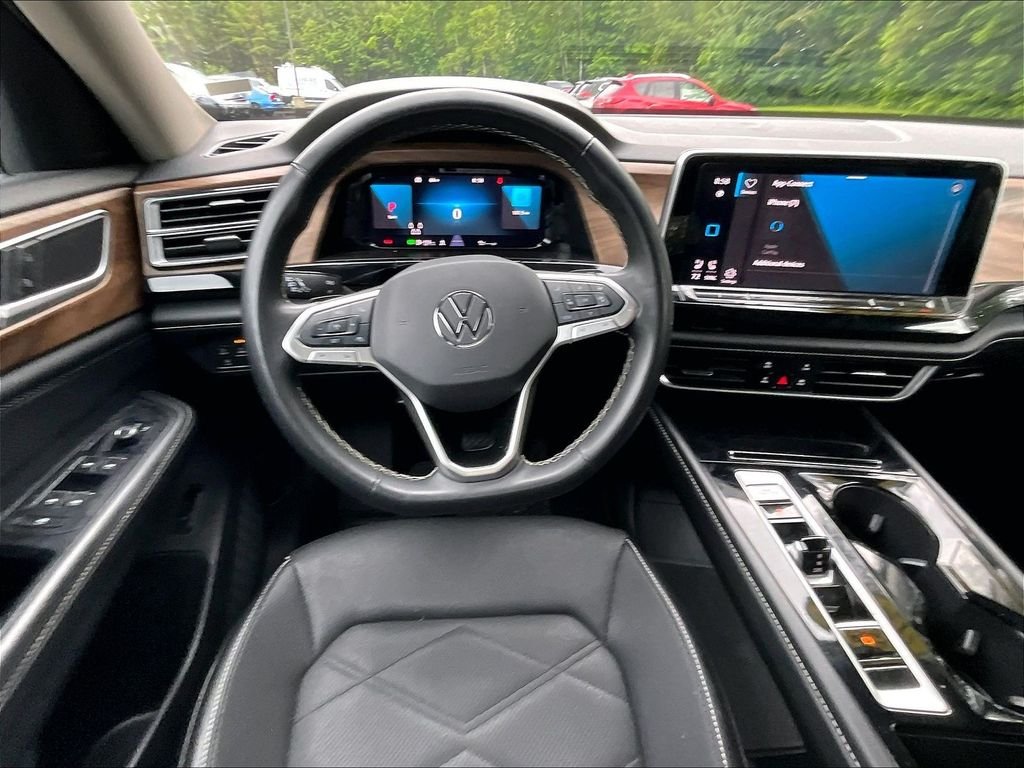 Used 2024 White Volkswagen 2.0T SE w/Technology image 18