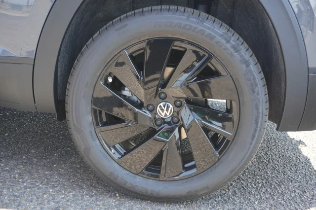 New 2026 Pure Gray Volkswagen 2.0T SE w/Technology image 14