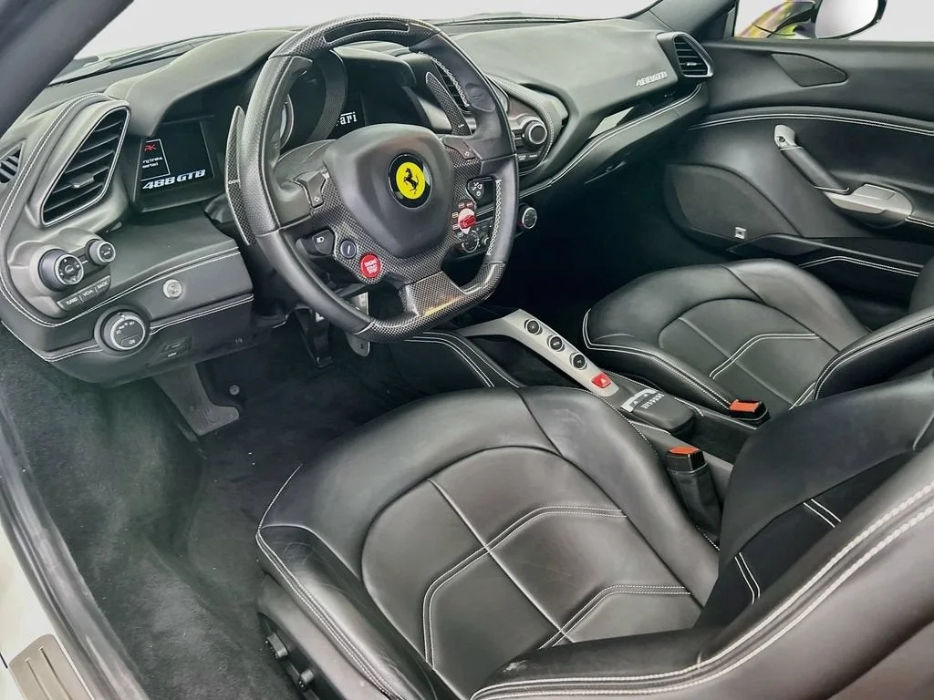 Used 2018 Bianco Avus Ferrari  image 9