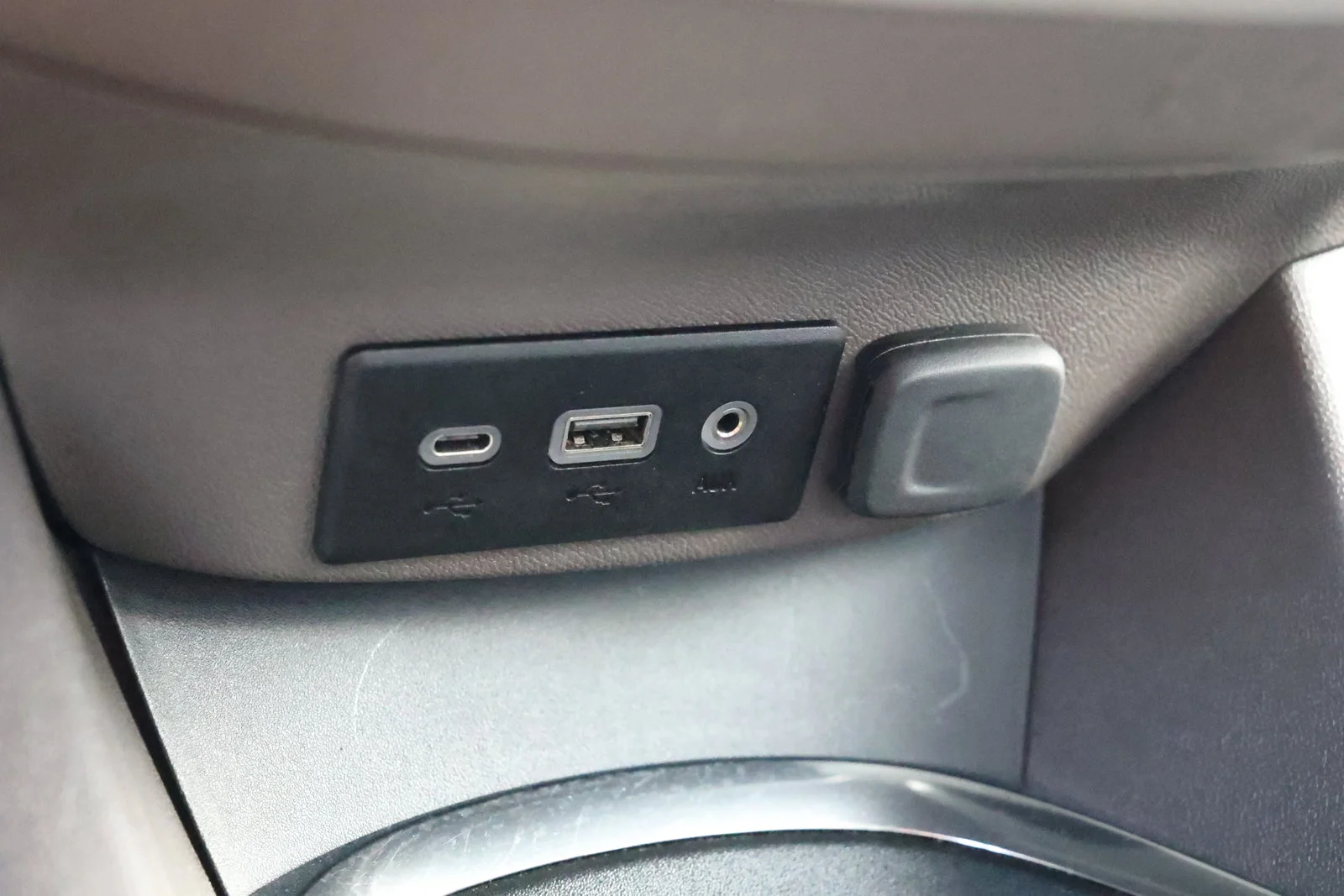 Used 2024 White Chevrolet LT image 22