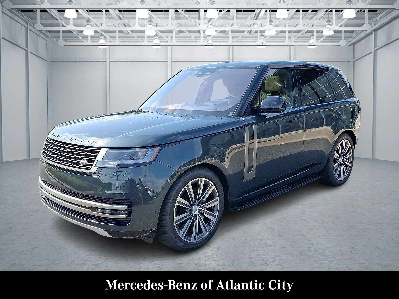 Used 2023 Belgravia Green Metallic Land Rover P400 SE image 3