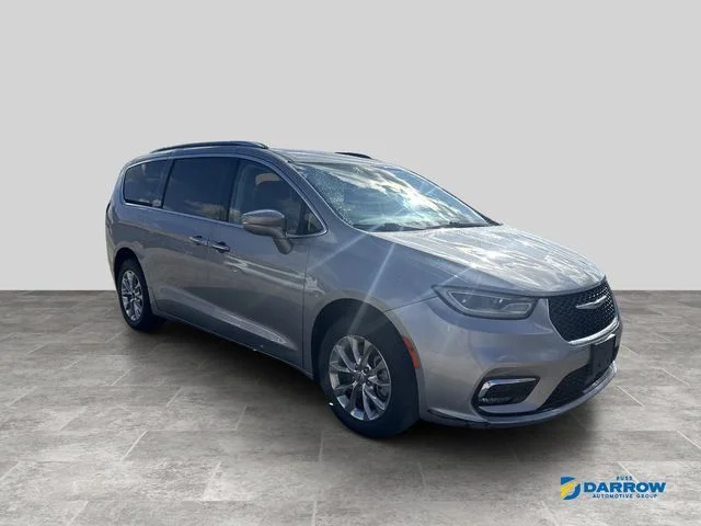 Used 2021 Silver Chrysler Touring L image 3