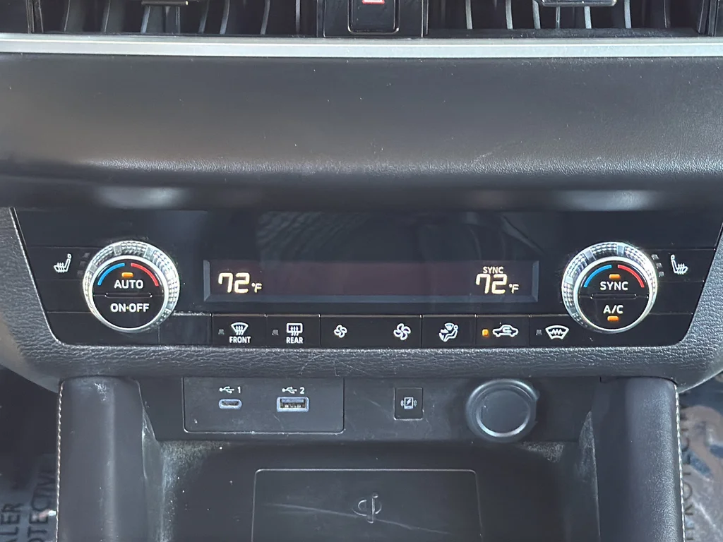 Used 2024 Black Mitsubishi SE image 19