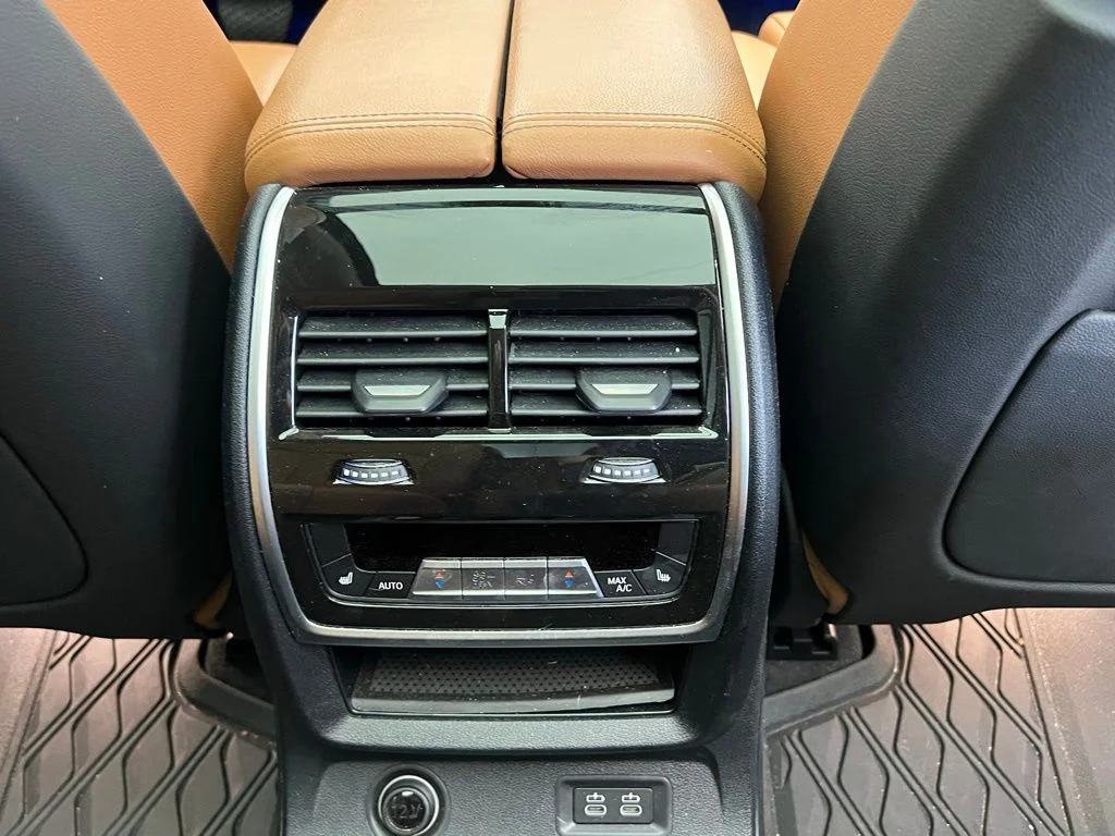 Used 2022 Green BMW xDrive40i image 10